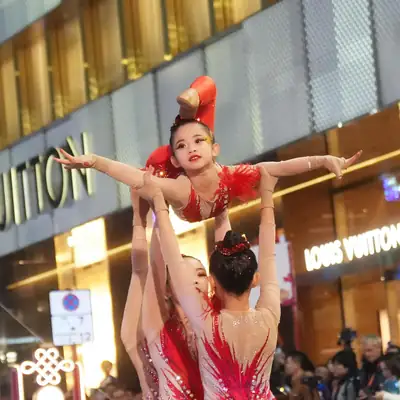 2024 Chinese New Year's Day Cathay Flower Queen Parade 18